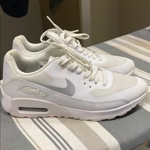 White Nike Air Max